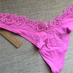 SKIMS Fits Everybody Lace Dipped Thong- Neon orchid  pink